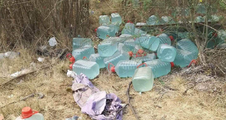 Carabineros confirma alcohol gel dentro de bidones en Coronel