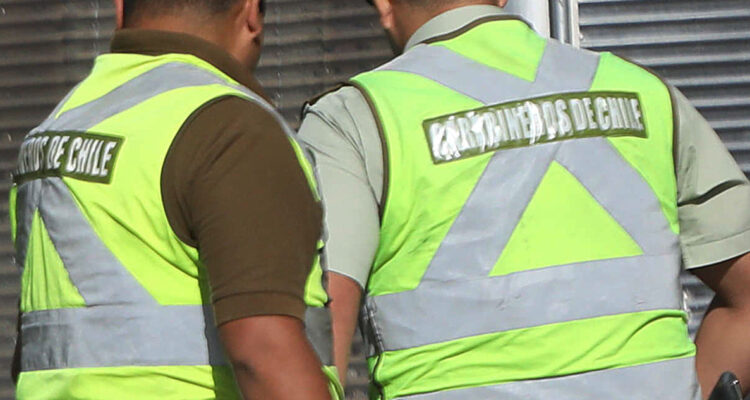 Detienen a dos carabineros en Valdivia: uno por robo con violencia, el otro por amenaza de muerte