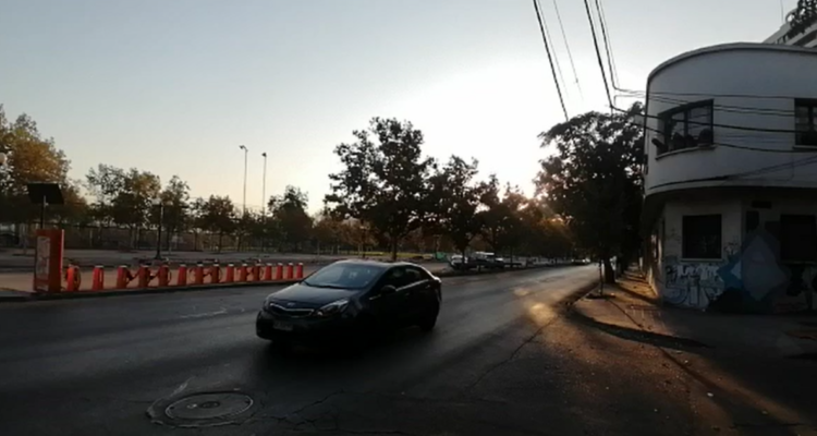 Carabineros investiga hallazgo de cuerpo de la vía pública en el parque de los reyes