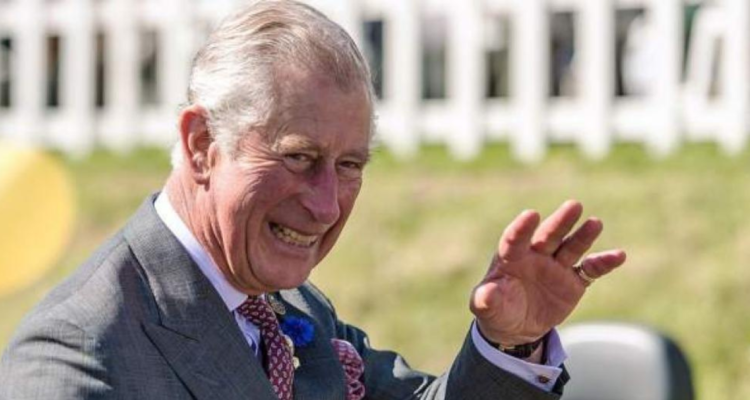 Carlos III contrata personal