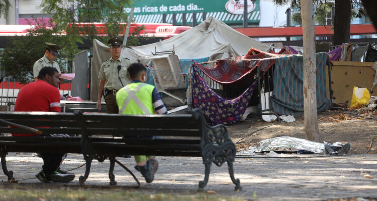 Claudio Orrego critica falta de estrategia de gobierno por carpas en la Alameda