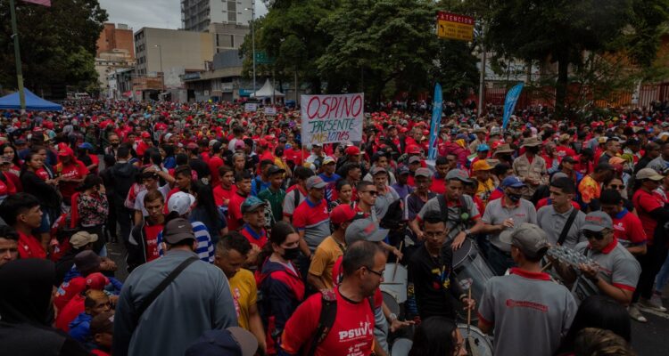 El chavismo celebra con una marcha los 31 años del intento de golpe de Hugo Chávez