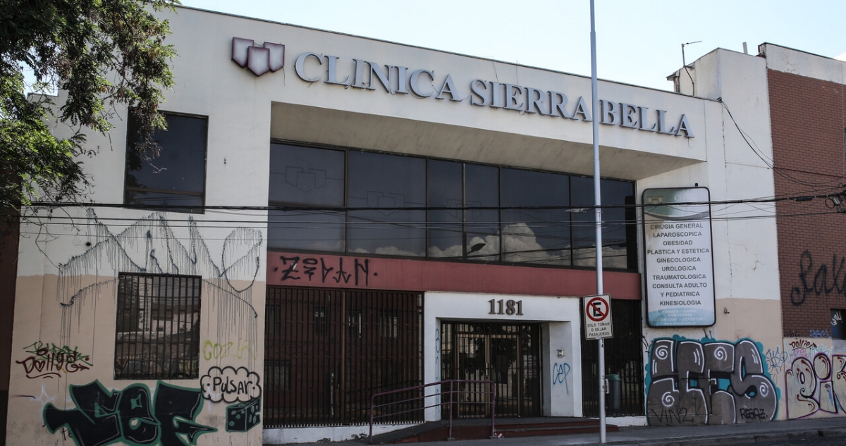 Conservador rechaza inscribir polémica compra de clínica realizada por municipio de Santiago