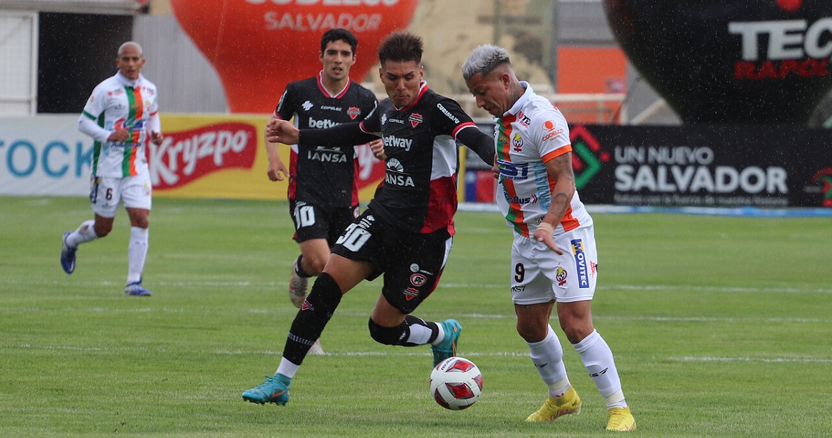 Cobresal y Ñublense empataron en El Salvador.