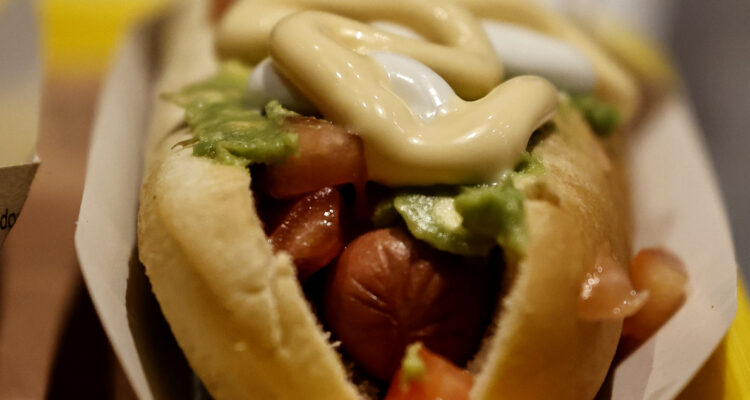 CNC reporta alza de ventas de comida rápida en Chile y detalla consumo promedio por boleta