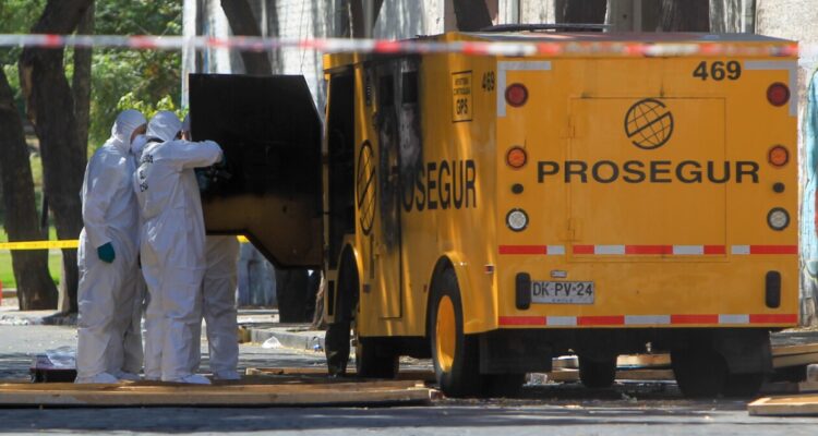 Conductor de camión de valores robado en el centro de Santiago fue secuestrado por delincuentes
