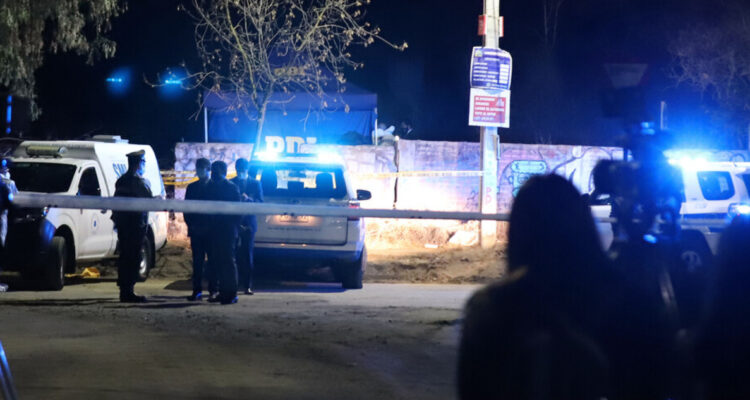 Mujer muere baleada en Coronel: encapuchados abordaron auto en el que se encontraba con su cónyuge