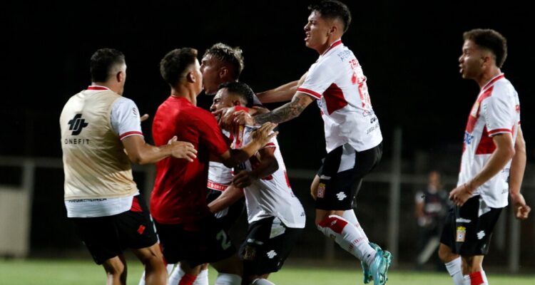 Curicó Unido venció al Audax Italiano