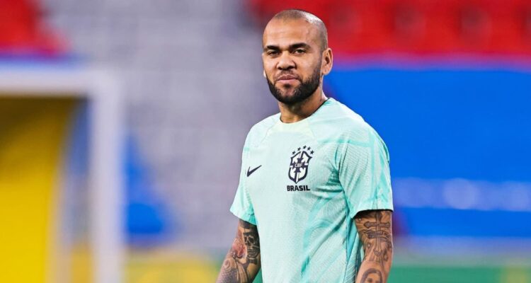 Dani Alves seguirá en prisión preventiva en Barcelona por “riesgo de fuga”.