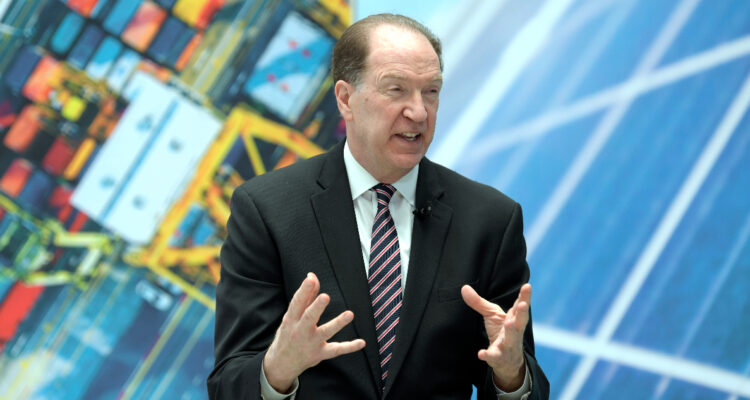 Tras 4 años y ser propuesto por Trump: Presidente del Banco Mundial anuncia que dejará el cargo