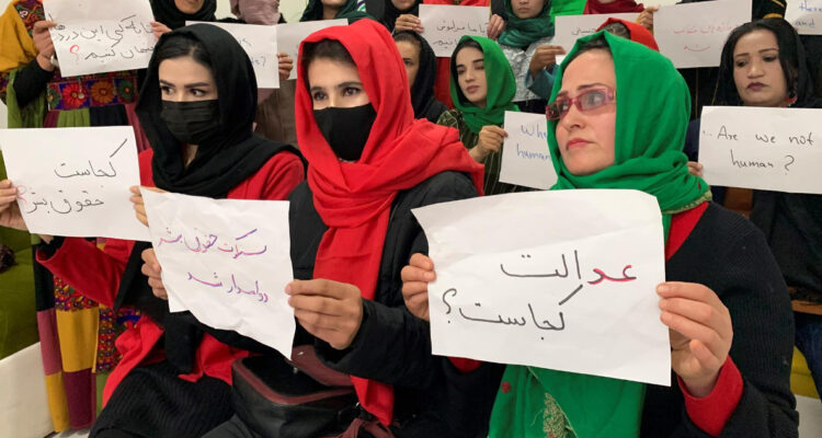 Los derechos de las mujeres se vieron fuertemente afectados en Afganistán