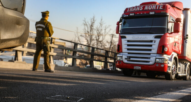 Detienen a carabinero por presuntos vínculos con organización criminal dedicada a robar camiones