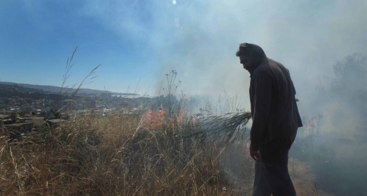 Detienen a adulto mayor por quemar pastizales en Yumbel