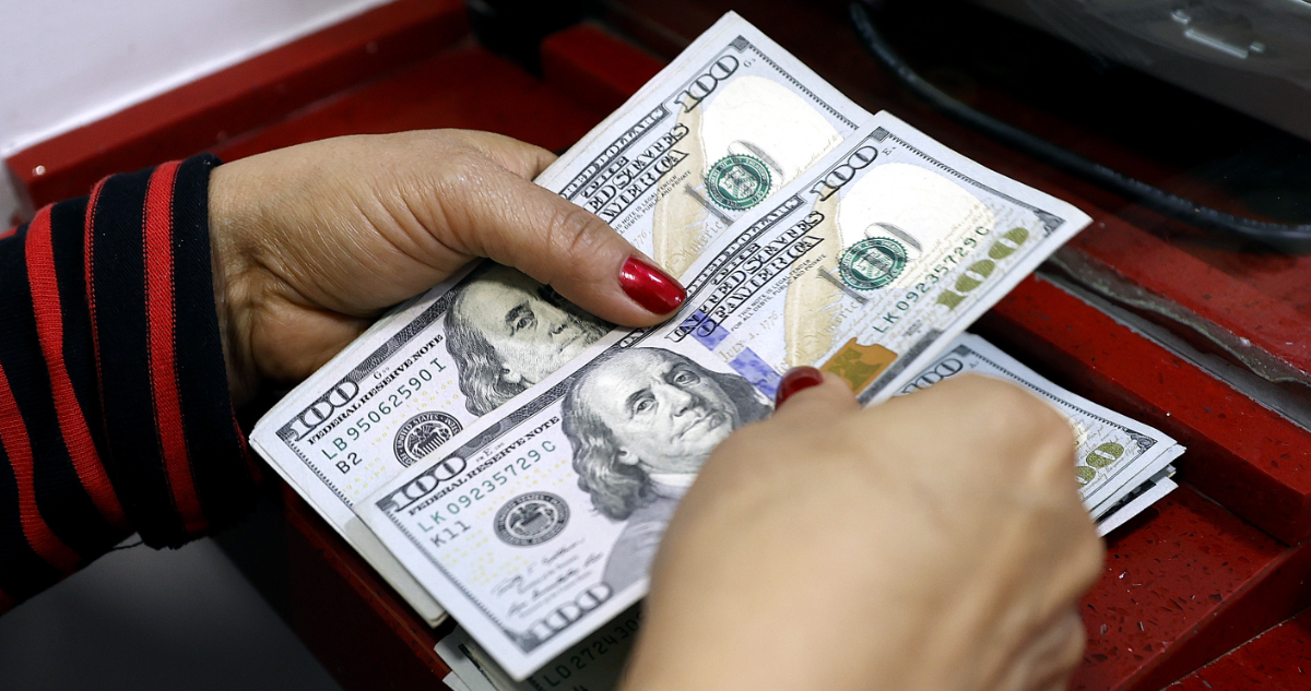 Rumor sobre el dólar genera caos en Bolivia y alertan que quienes lo divulguen podrían ir a la cárcel