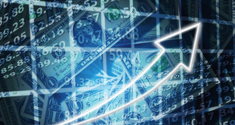 Dólar abre sobre $830 y el cobre se acopla al alza del billete verde