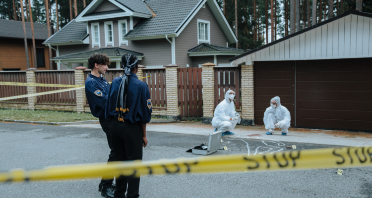 Escena del crimen en referencia a la mujer alemana que habría asesinado a su doppelgänger para fingir su muerte