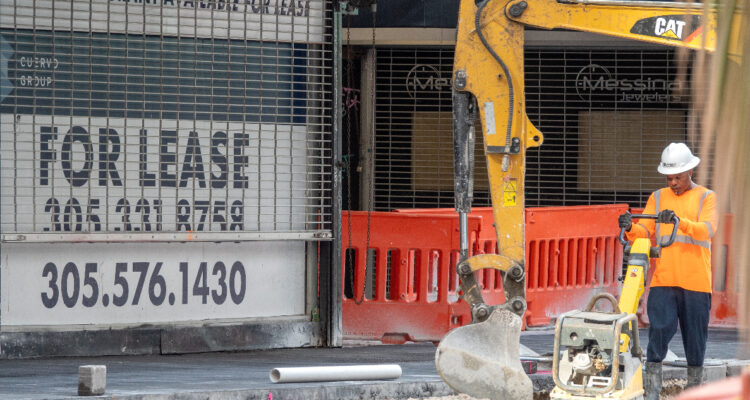 El sector privado de EEUU sumó 106 mil empleos en enero, por debajo de la previsión