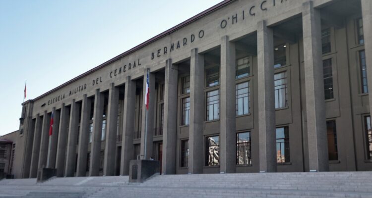 Hospitalizan a 25 estudiantes de primer año de la Escuela Militar y aislan a sus compañeros de nivel