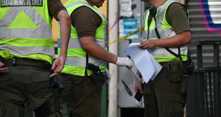Excarabinero arriesga 20 años de cárcel tras ser acusado de abusar de sus hijas en Valdivia