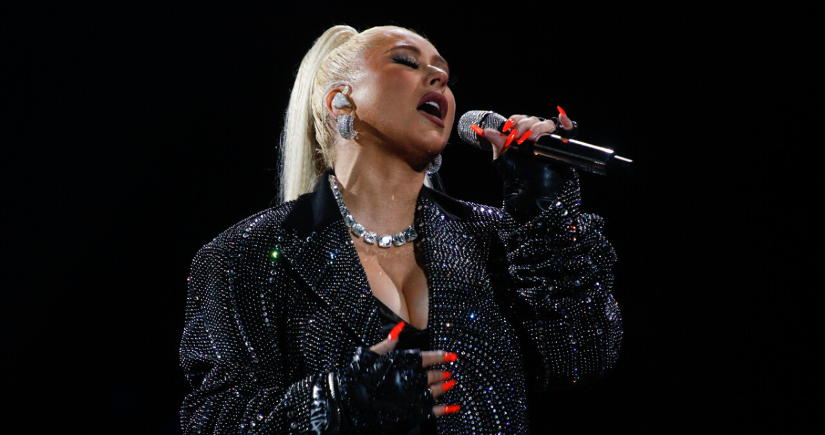 Christina Aguilera en el Festival de Viña en referencia a demanda de sus fans contra Bizarro