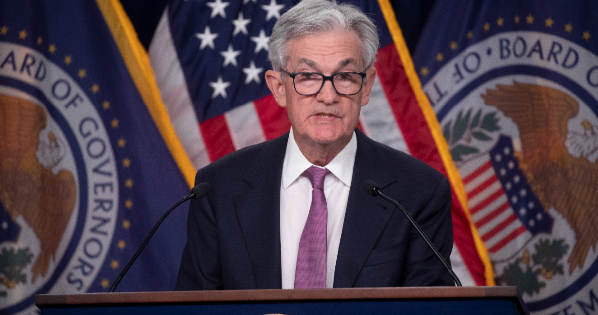 Fed modera su política monetaria y eleva tipos de interés en 25 puntos base
