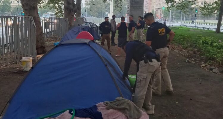 Fiscalización deja detenidos en Santiago