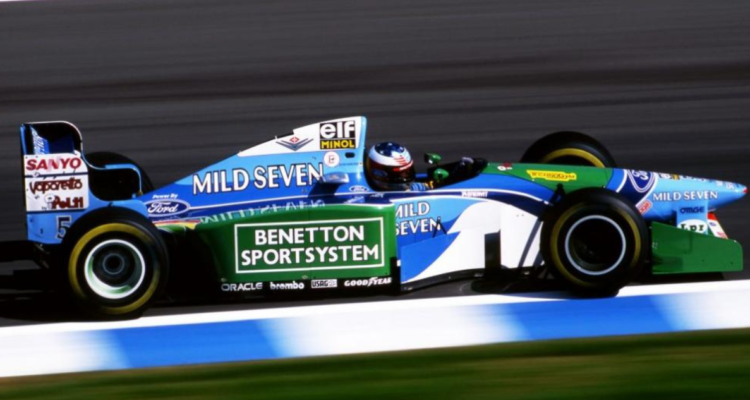 Michael Schumacher gana su primer campeonato del mundo junto a Benetton y Ford en 1994.