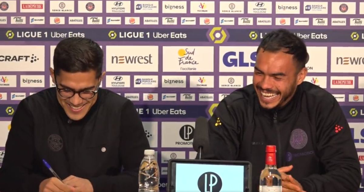 Gabriel Suazo se lució en conferencia de prensa del Toulouse.