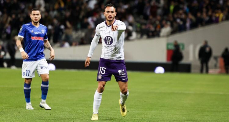 Gabriel Suazo sacó aplausos en Francia con gran jugada por el Toulouse