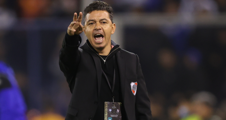 En Leeds piden a Marcelo Gallardo en la banca.