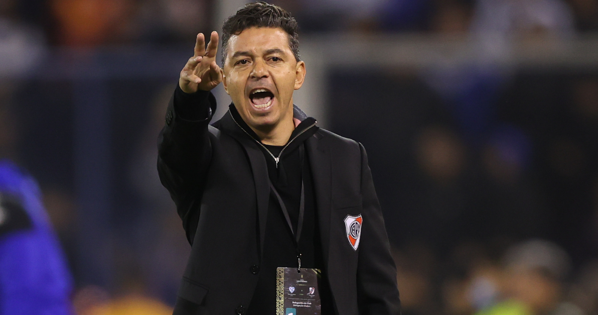 En Leeds piden a Marcelo Gallardo en la banca.