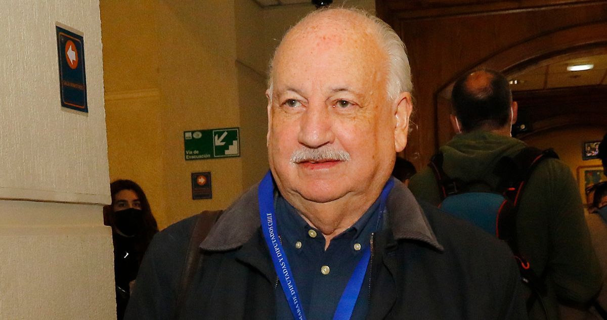 Hospitalizan nuevamente a Guillermo Teillier, presidente del Partido Comunista