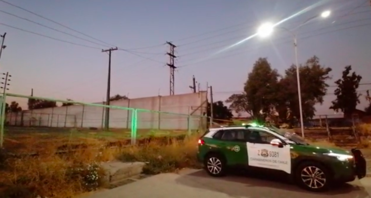 Hombre muere electrocutado tras aparente robo de cables desde torre de alta tensión en Renca