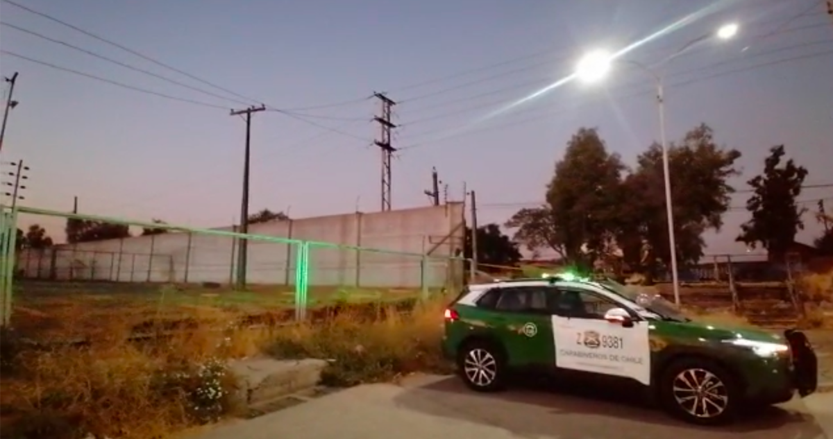 Hombre muere electrocutado tras aparente robo de cables desde torre de alta tensión en Renca
