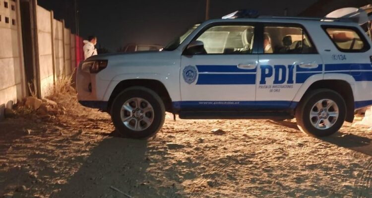 Personal PDI trabajando en el lugar del homicidio, en Pan de Azúcar.