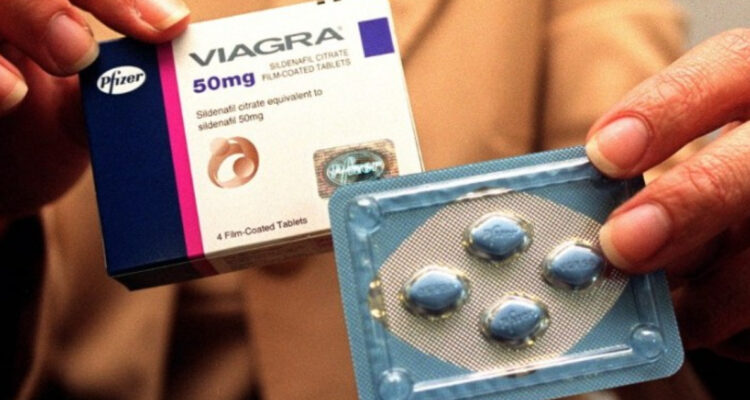 Fue a comprar ibuprofeno para su hijo, le dieron viagra y el menor terminó internado