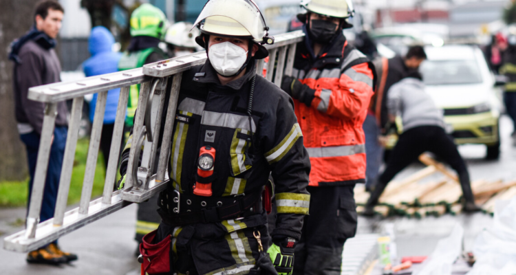 Incendio consume materiales de construcción destinados a mejorar fachada de Osorno