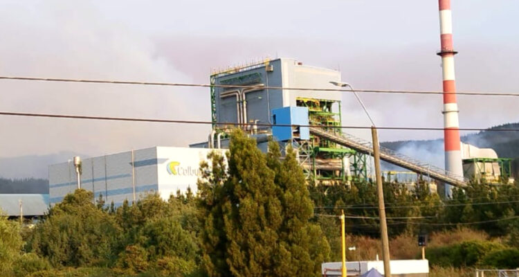 Coronel en alerta por incendio cercano a termoeléctrica: intensifican combate con aviones ‘tankeros’