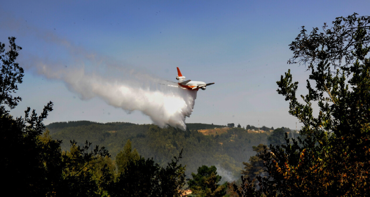 Pese a trabajo del Ten Tanker: incendio que afecta a Penco, Tomé y Florida se mantiene sin control