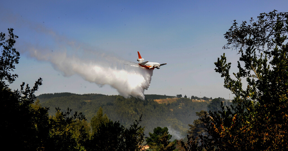 Pese a trabajo del Ten Tanker: incendio que afecta a Penco, Tomé y Florida se mantiene sin control