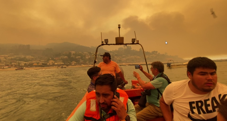 Operativo de la Armada para rescatar habitantes de la caleta Punta Lavapié