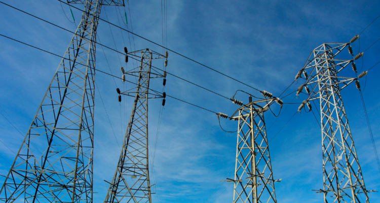 Investigan a empresas eléctricas por incendios en el Bío Bío