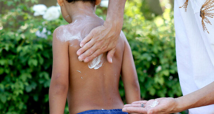 Lotes de bloqueadores Avon retirados del mercado