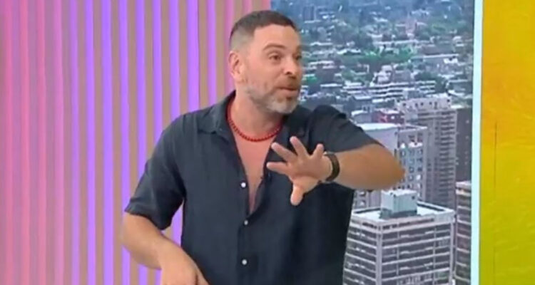 José Antonio Neme en el estudio de Mucho Gusto explicando las acusaciones en su contra sobre estar drogado.