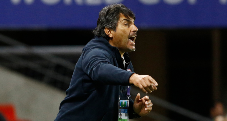 José Letelier pone en duda su continuidad en La Roja Femenina.