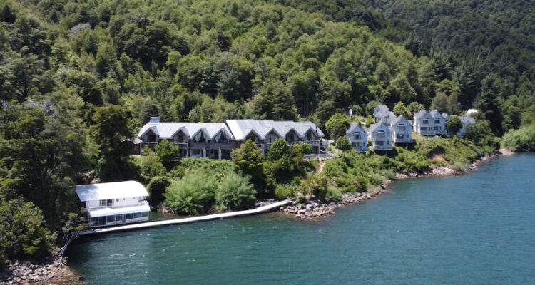 Inédito hotel flotante sobre el lago Ralco potenciará turismo en Alto Bío Bío