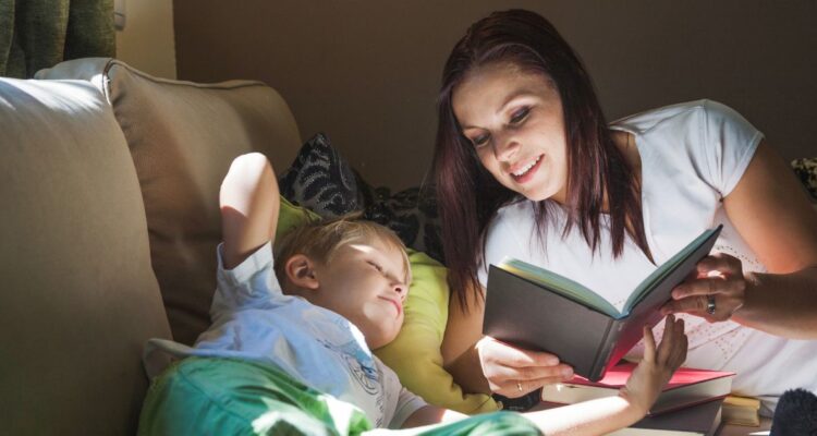 Leer en voz alta puede ser sumamente beneficioso para los niños