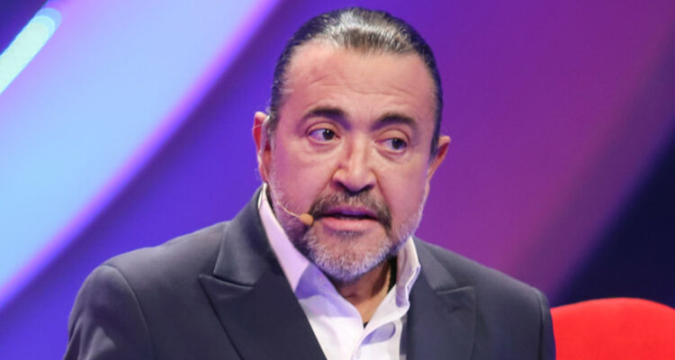 El animador Leo Caprile hablando serio en Juego Textual.