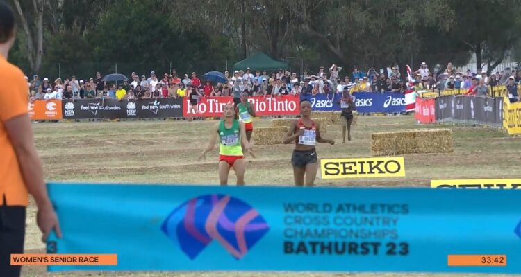 Letesenbet Gidey protagonizó dramáticas imágenes en el Mundial de Cross Country.