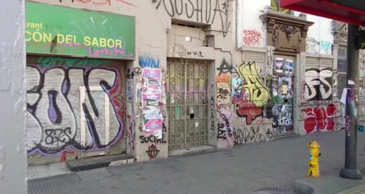 Liberan a mujer que fue secuestrada tras un robo contra hotel en Santiago